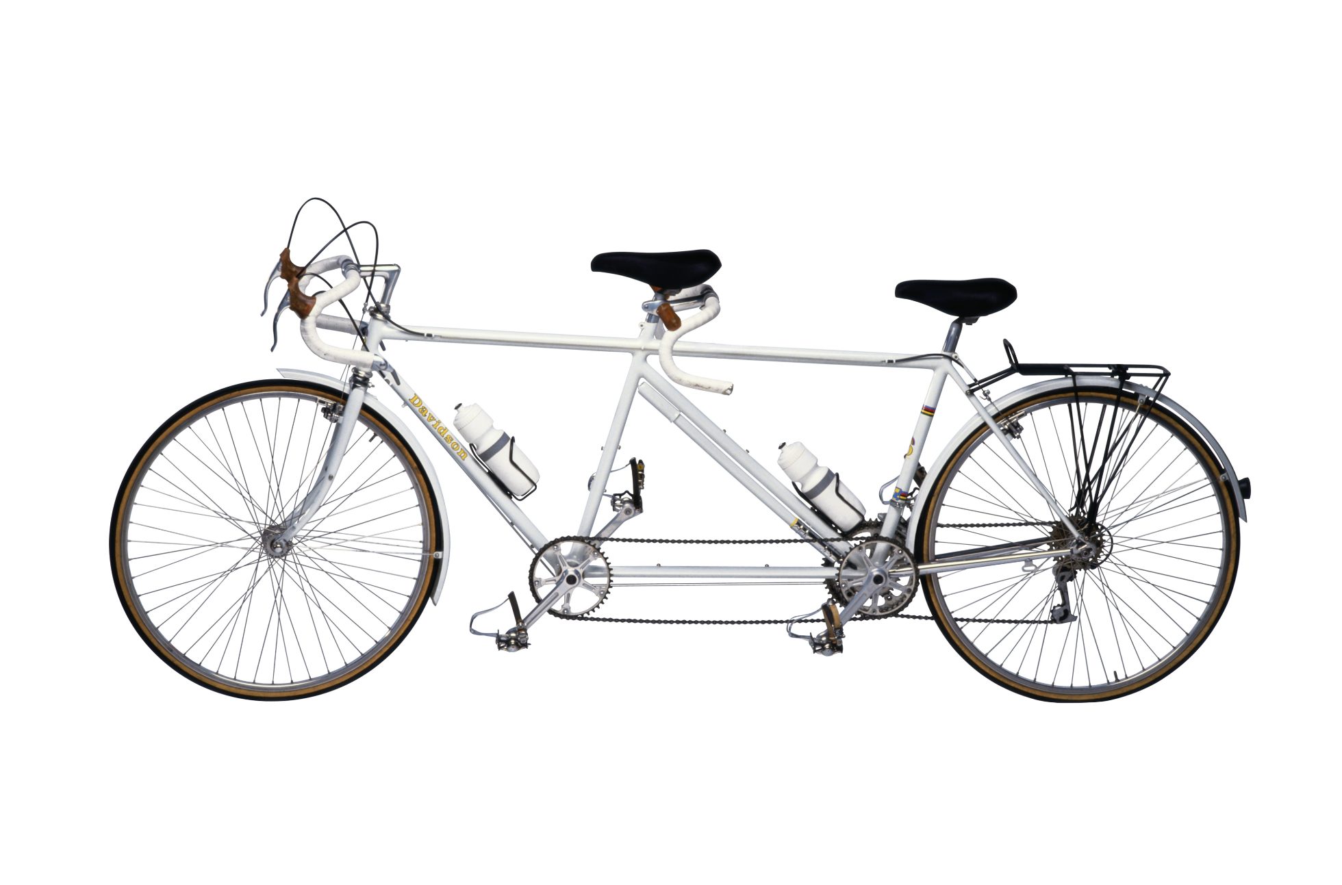 Biały rower tandem na białym tle